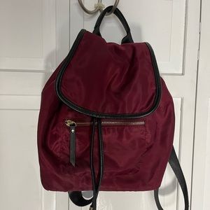 Cute mini back pack, perfect for small trips and touring!!